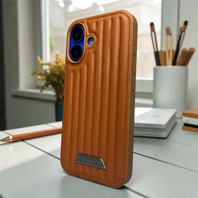 Ribbed Leather Back Case - iphone 16