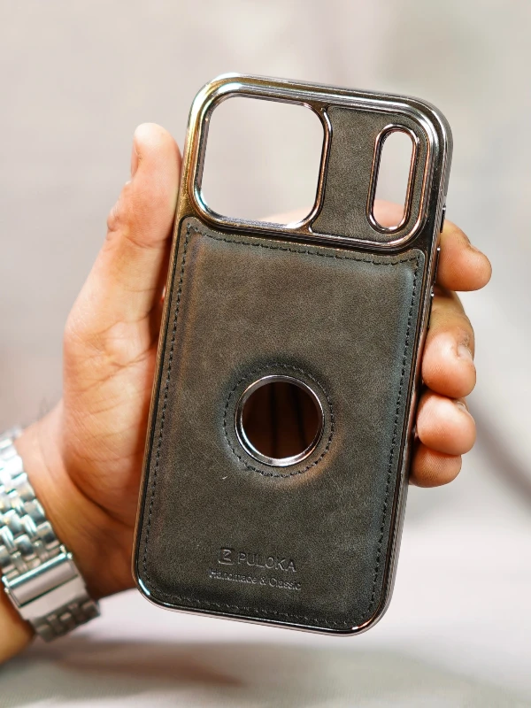Black Leather Logo Cutout Case - iphone 17 pro