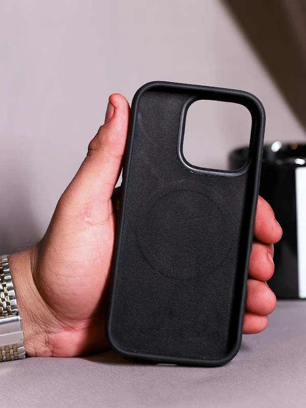 Black silicon Magsafe Case - iphone 13 pro max