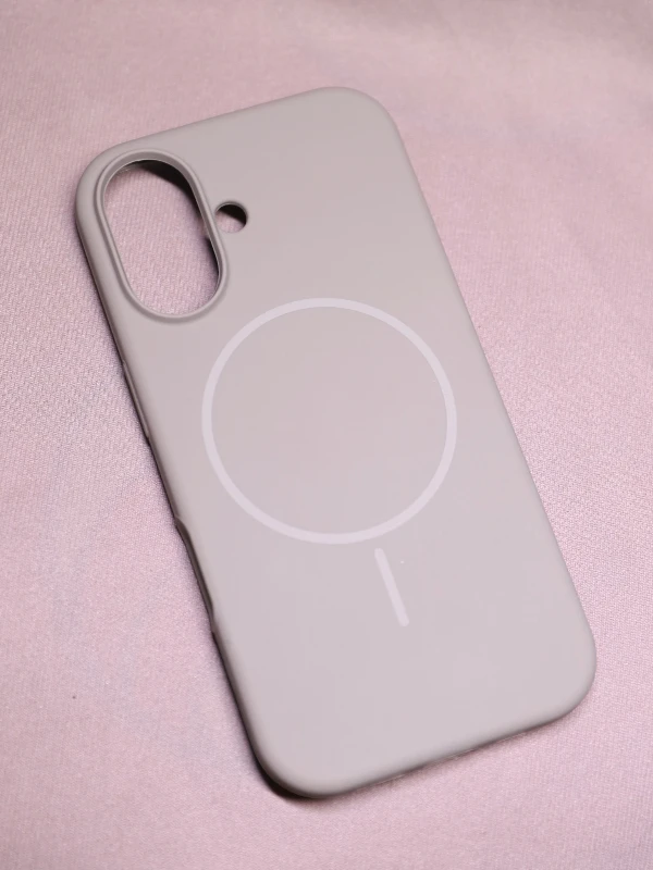 Grey silicon Magsafe Case - iphone 17