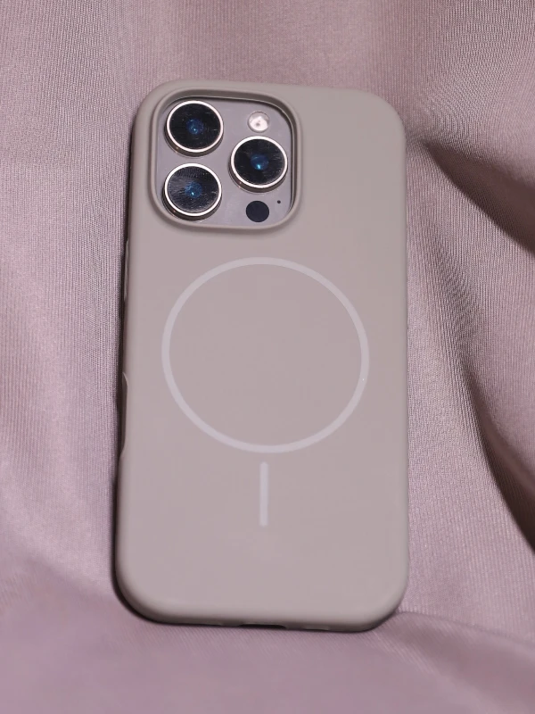 Grey silicon Magsafe Case - iphone 13 pro