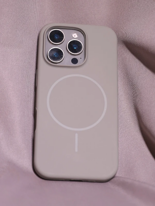 Grey silicon Magsafe Case - iphone 13 pro