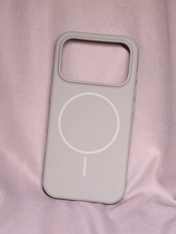 Grey silicon Magsafe Case - iphone 17 pro