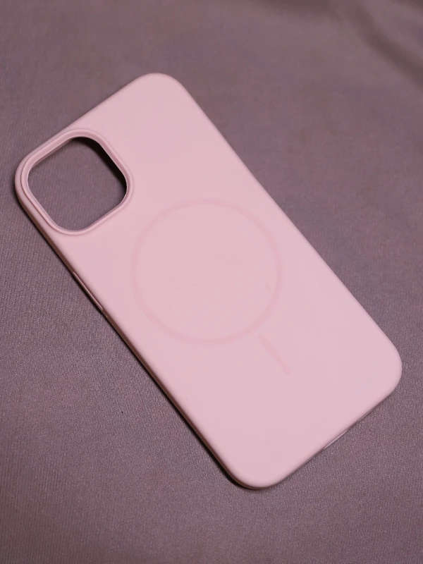Pink silicon Magsafe Case - iphone 13
