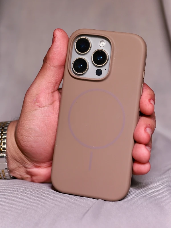Brown silicon Magsafe Case - iphone 13 pro