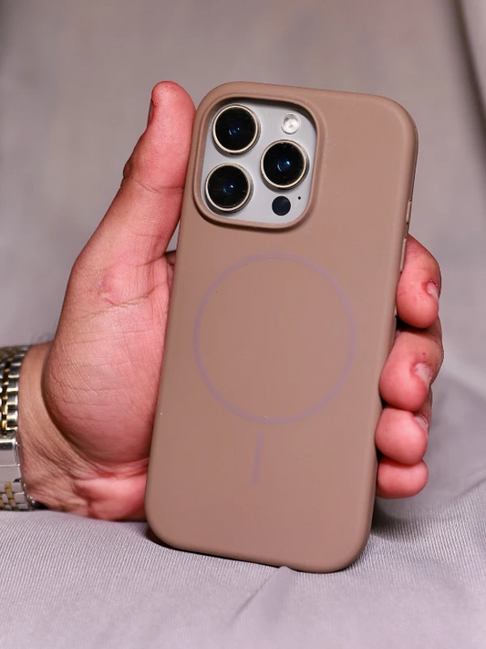Brown silicon Magsafe Case - iphone 13 pro