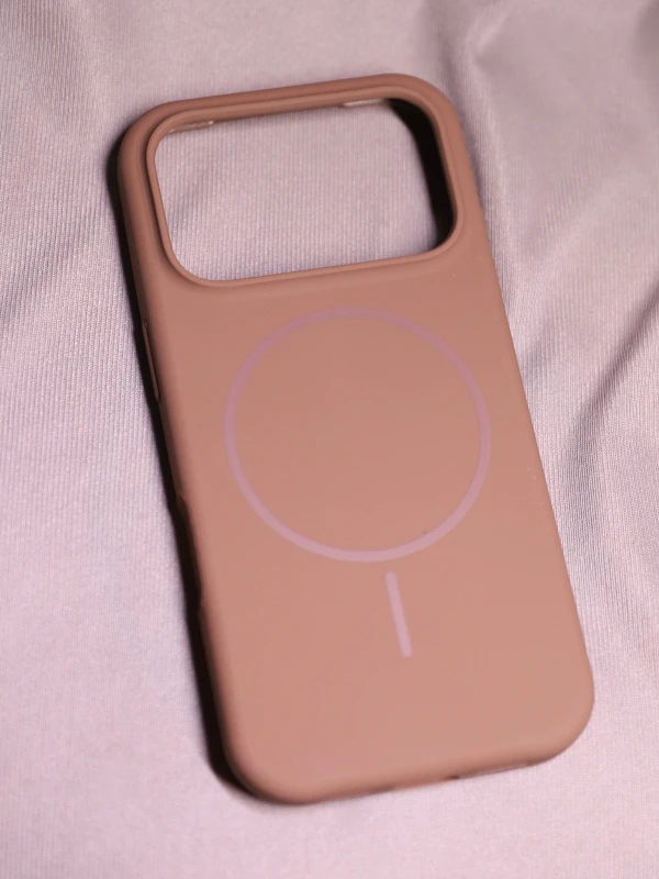 Brown silicon Magsafe Case - iphone 17 pro
