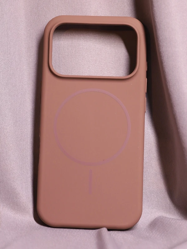 Brown silicon Magsafe Case - iphone 17 pro