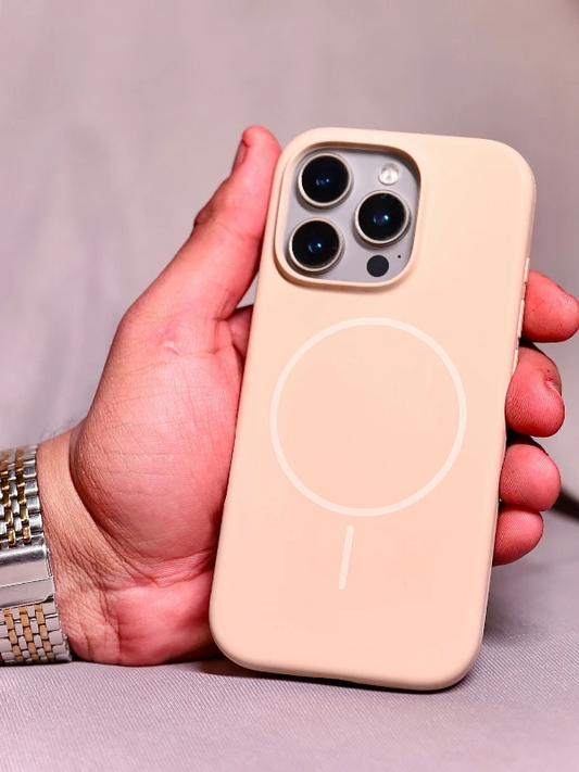 Gold silicon Magsafe Case - iphone 16 pro