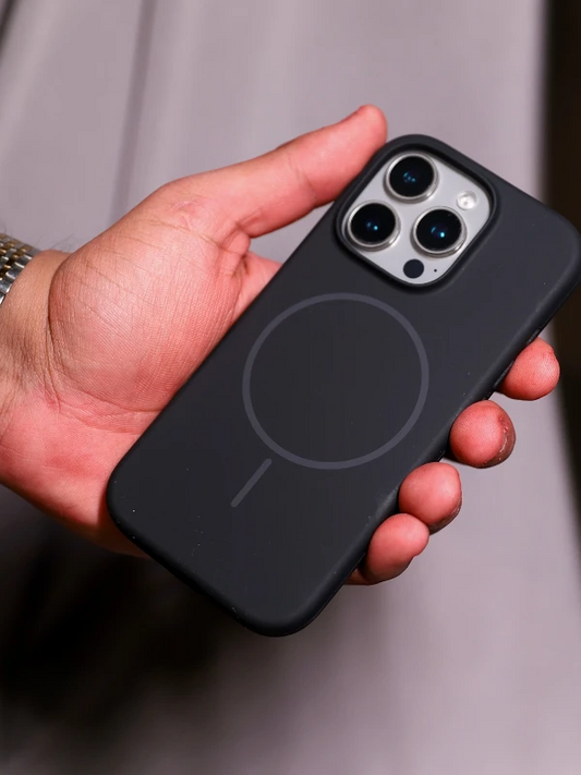 Black silicon Magsafe Case - iphone 13 pro
