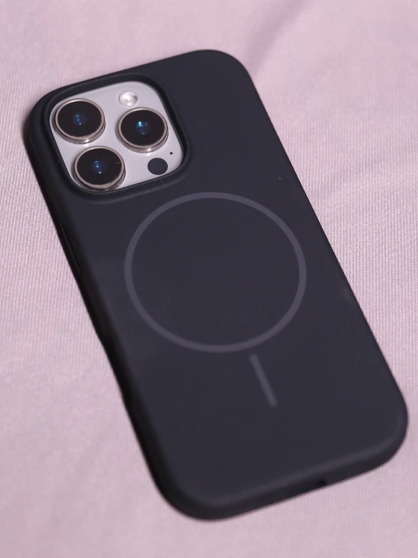 Black silicon Magsafe Case - iphone 13 pro max