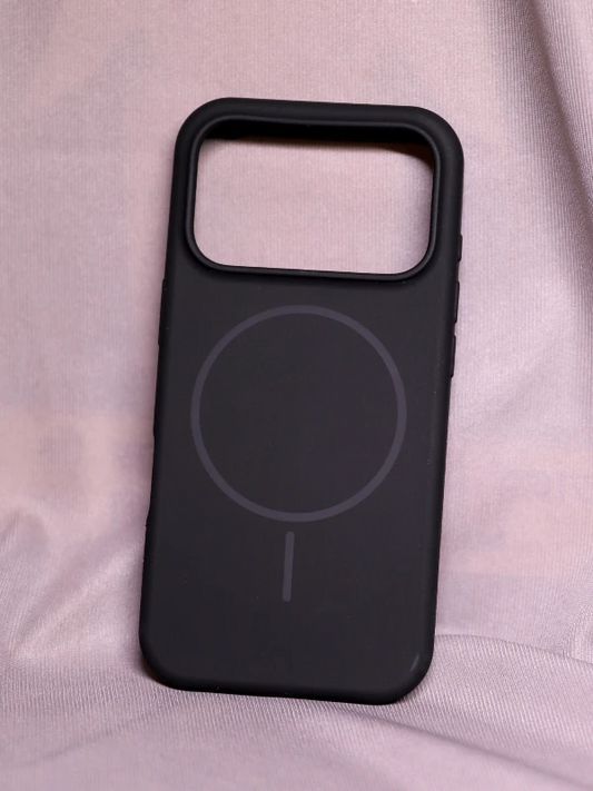Black silicon Magsafe Case - iphone 17 pro