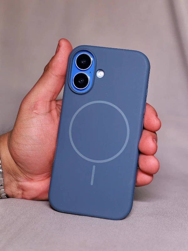 Dark Blue silicon Magsafe Case - iphone 17
