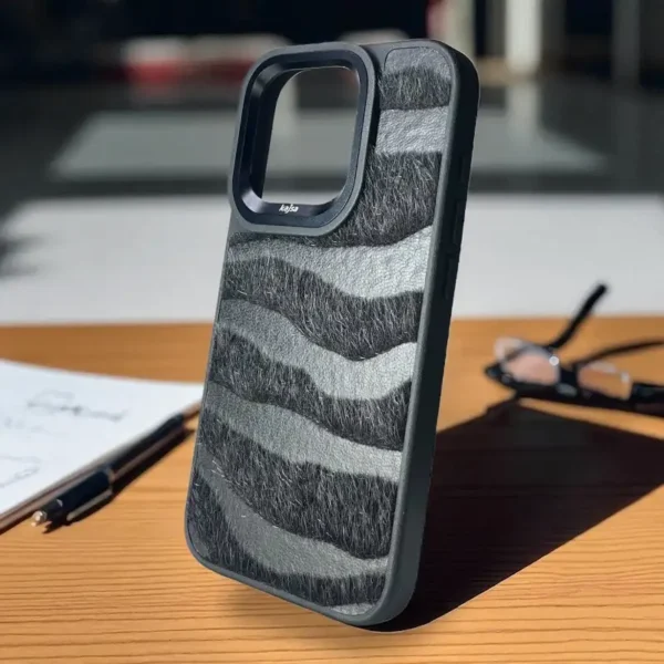 Kajsa Furry Touch Case -Iphone 15 pro - Image 3