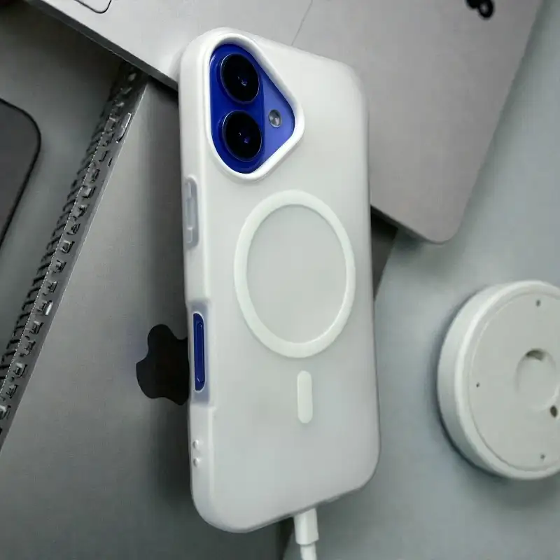 Silicone MagSafe Case - iphone 16 2 Silicone MagSafe Case - iphone 16 - Image 2